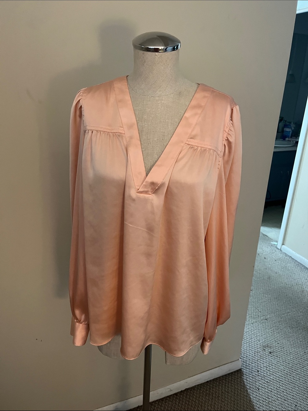 White House Black Market Peach Satin V-Neck Long Sleeve Blouse